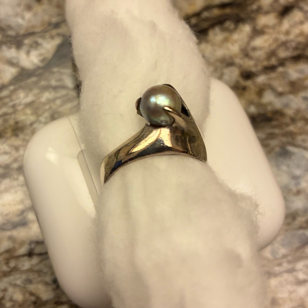Elegant Sterling Silver Rare Blue Pearl Ring